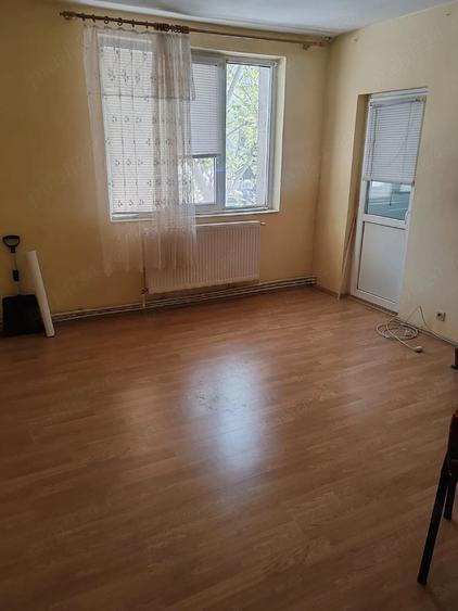 Apartament 3 camere, semidecomandat - 8