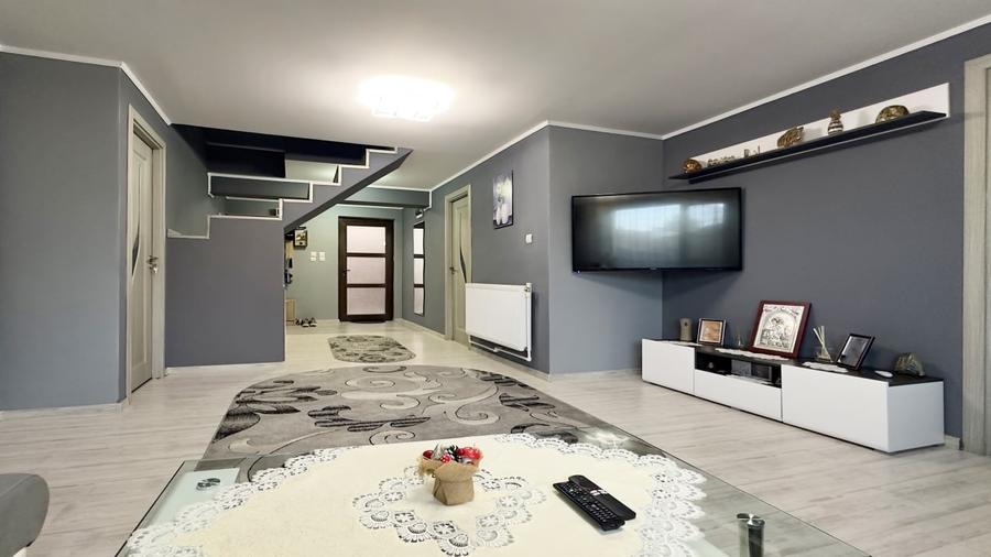 Vila P+M cu 5 camere si garaj in Valu lui Traian- mobilata si utilata - 2