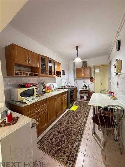 Apartament cu 3 camere decomandat, mobilat în Central