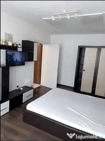 Garsonieră decomandată în Precista