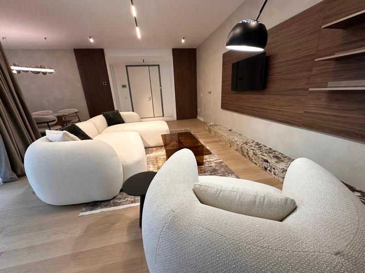 Apartament cu 4 camere semidecomandat, mobilat în Kiseleff