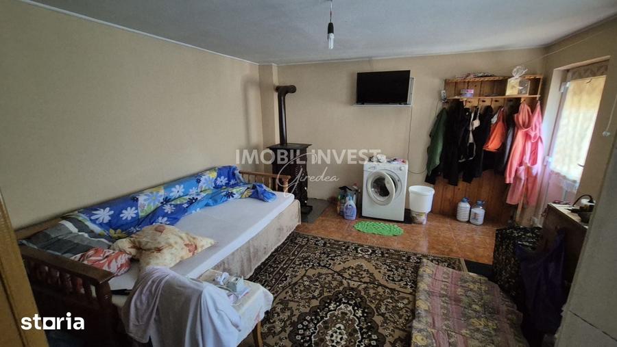 Casă cu 4 camere cu Teren 1072 Mp în Micești
