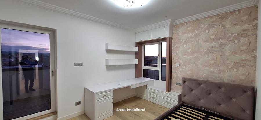 Penthouse cu 3 camere decomandat, mobilat în Sub Arini