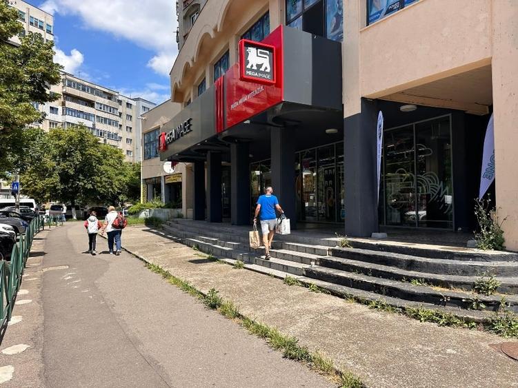 Spațiu comercial, de 812 mp, în Republicii