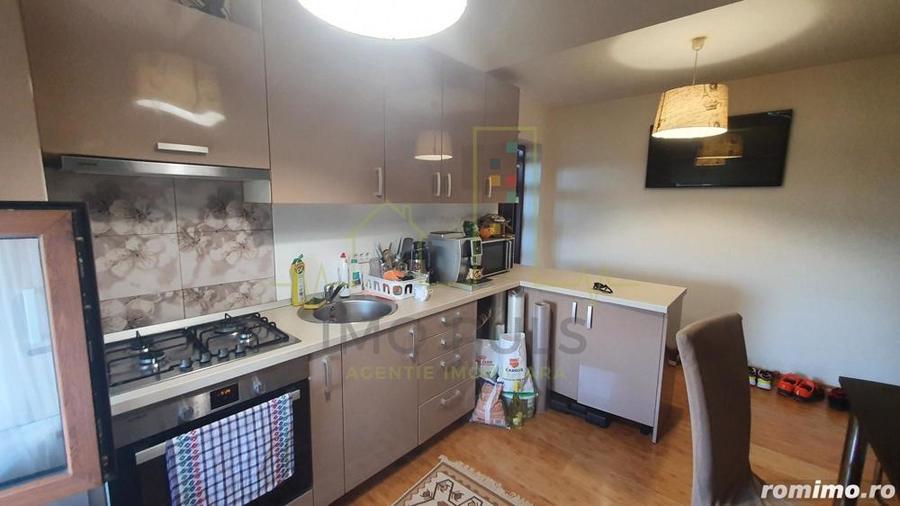 Apartament cu 4 camere semidecomandat în Girocului