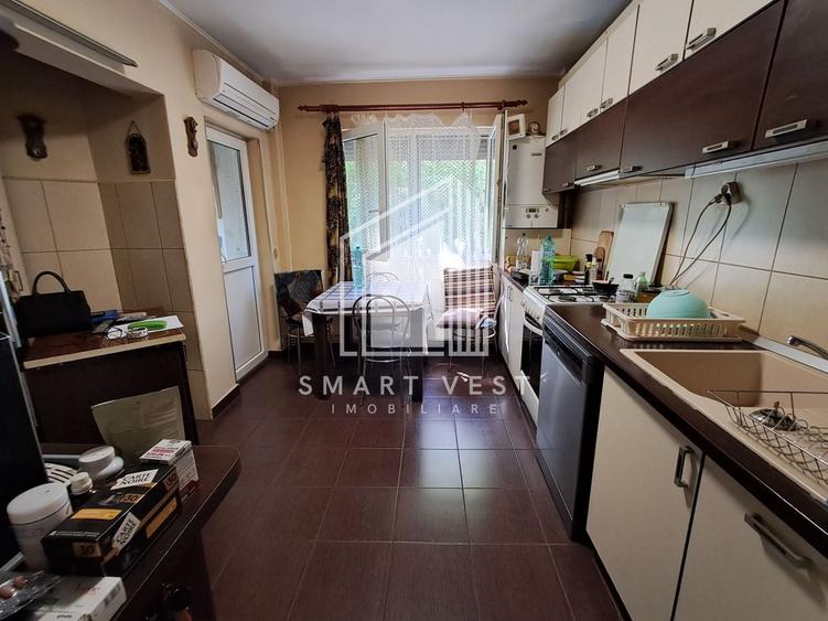 Apartament cu 3 camere semidecomandat, mobilat în Micro 16