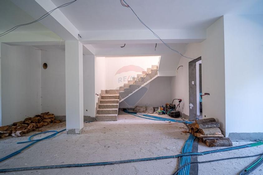 Duplex P+2E cu 7 camere de vânzare in Bușteni , 502 mp teren - 12