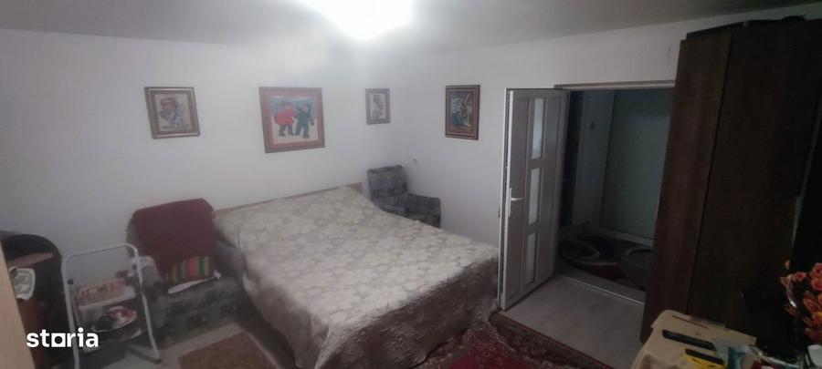 Casa renovata, utilitati complete (Gaz) + 1900 mp teren Scurta, BC - 18