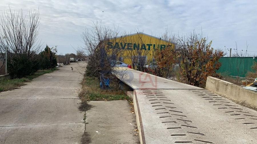 DE VANZARE Platforma cu  2 hale de 2074 mp amplasate pe un teren de 8762 mp - 10