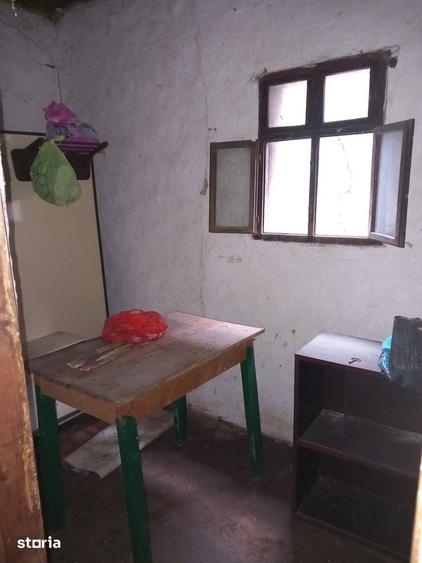 Casă cu 3 camere cu Teren 1420 Mp în Central