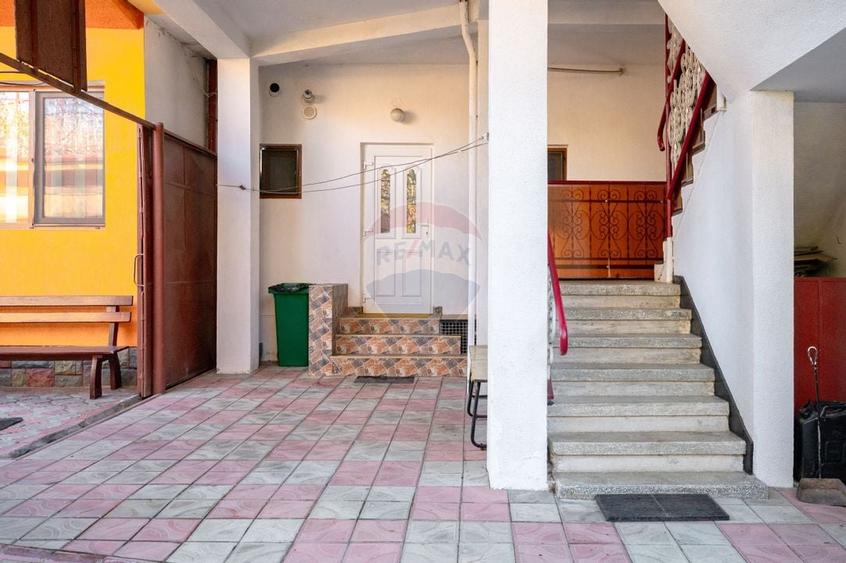 De inchiriat apartament 3 camere la casa, zona Florilor cu parcare - 9