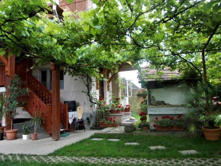 Pensiunea Arpád..de vanzare in inima judetului Harghita/in Secuime/,la doar 2 km de orasul Cristuru  - 7