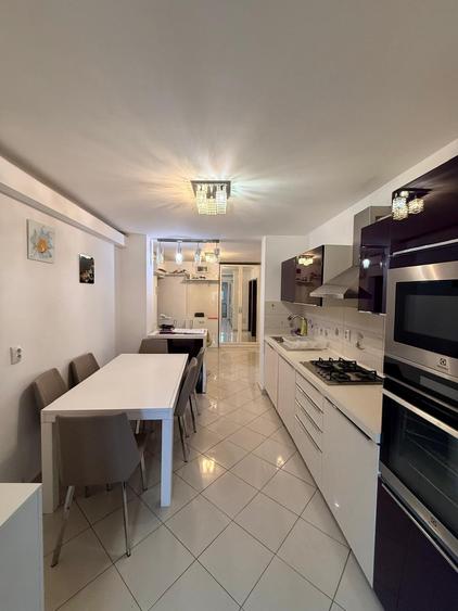 Apartament cu 4 camere decomandat în Crângași