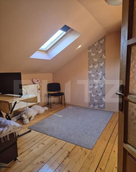 Vand casa cu 3 camere singur in curte p+m in Dambul Pietros - 10