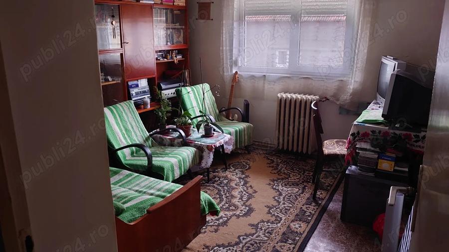 Apartament de vanzare cu 3 camere la parter - 1