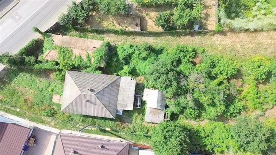 Casa batraneasca  100 mp, teren 4100 mp, zona Izvoare - 14