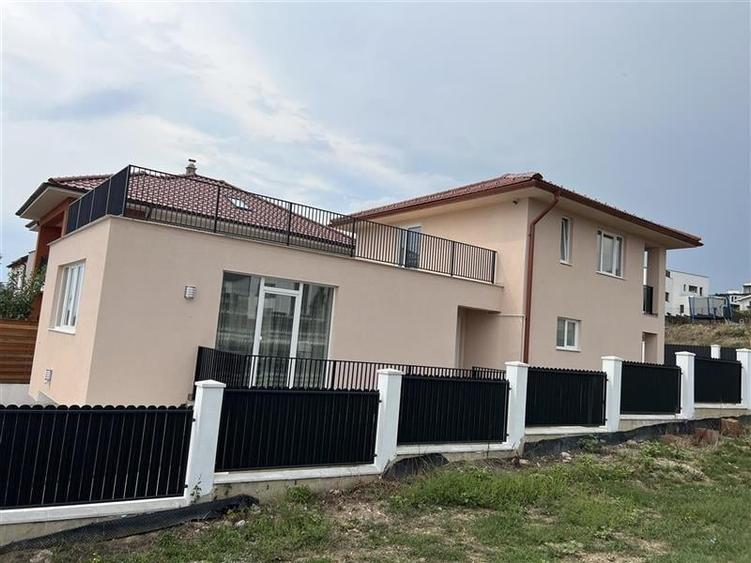 Casa noua,Mobilata,Utilata zona Voronet cu panorama spre oras - 1