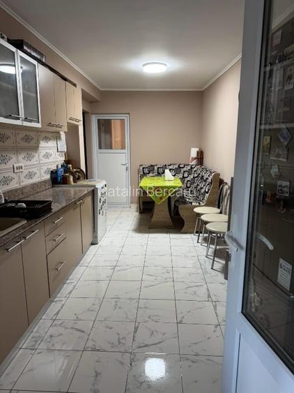 CASA P+1 SUPRAFATA CONSTRUITA 240 MP UTIL  Distribuie  170 000 € 708 €/m²