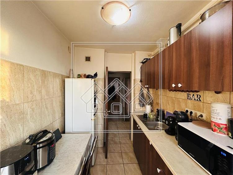 Apartament de vanzare in Sibiu - 3 camere, balcon si pivnita - - 15