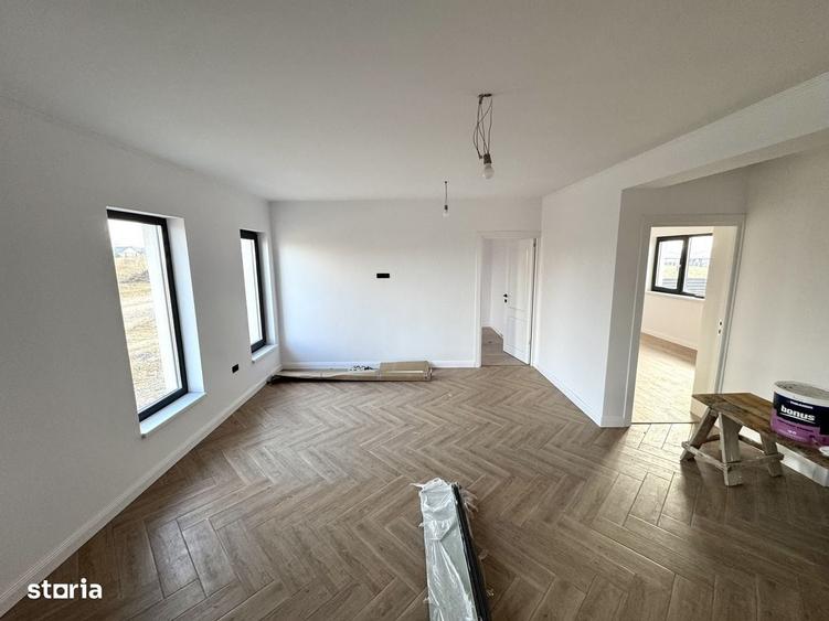 Casă cu 4 camere în Valea Ursului