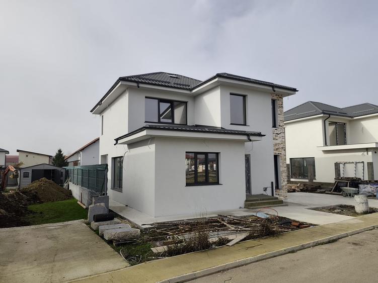 FARA COMISIOANE  in COMPLEXUL Rudem Gulia casa P+1 pod 2 placi 3 bai LA CHEIE - 11