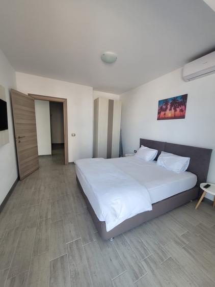 Apartament cu 3 camere semidecomandat, mobilat în Nord