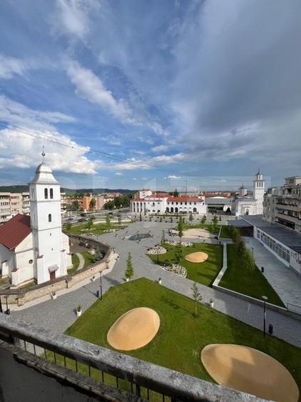 Apartament de vanzare, cu 3 camere, 86mp , Campia Turzii zona Centrala - 2
