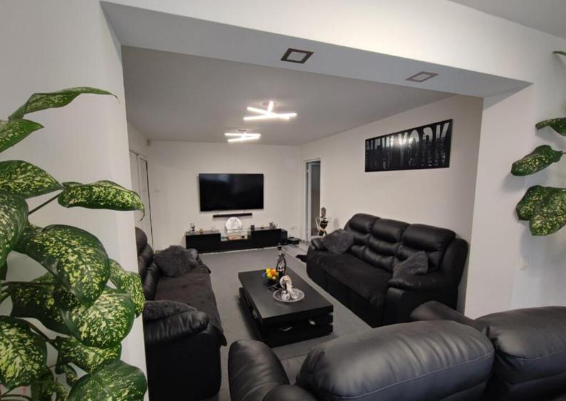 Apartament 3 camere, semidecomandat - zona Astra - 1