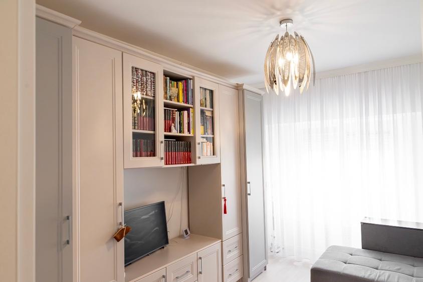 Apartament cu 3 camere decomandat, mobilat în Central