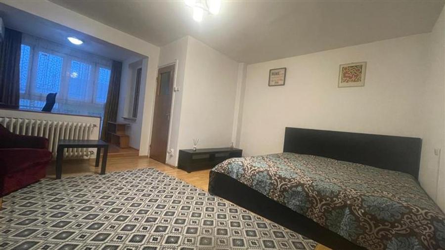 Dristor, garsoniera luminoasa in bloc mixt - 1