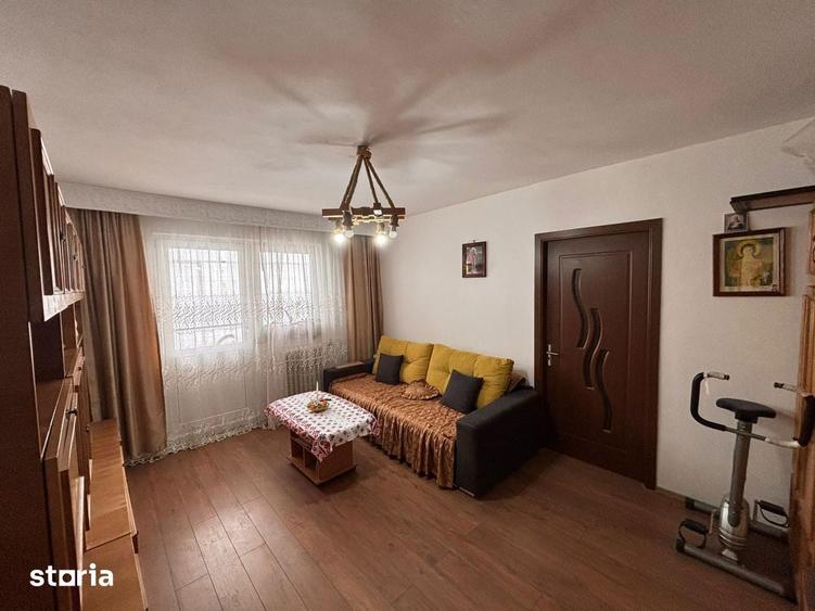 Apartament 3 camere de vanzare - Victoria, Brasov - 1