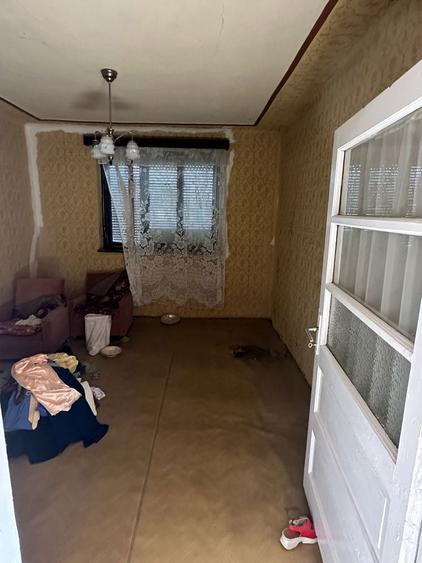 Casa batraneasca si teren intravilan - 1