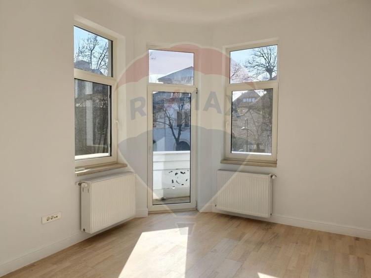 Apartament în vilă din perioada interbelică proaspăt renovat - 3