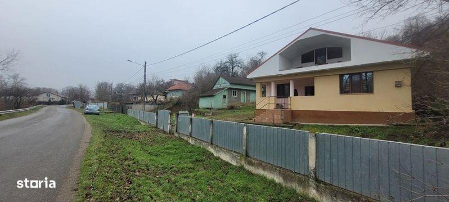 Casa din caramida, la 10 km de Onesti. - 5