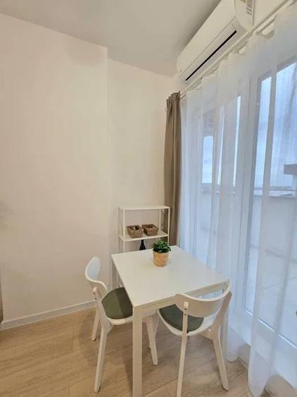 Apartament cu 2 camere semidecomandat, mobilat în Florești
