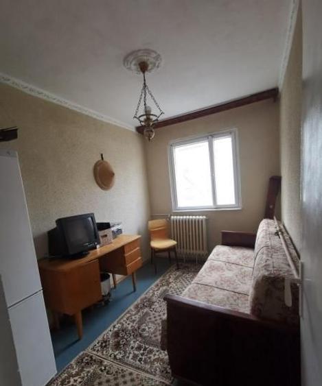 Apartament cu 3 camere semidecomandat în Km 4-5