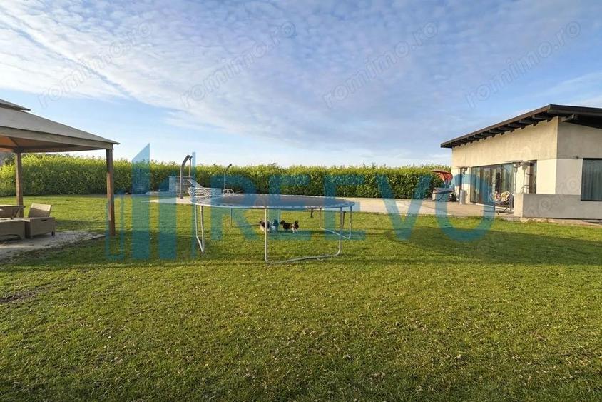 Proprietate pentru investi?ie cu Piscina in Hemeiu? - 1