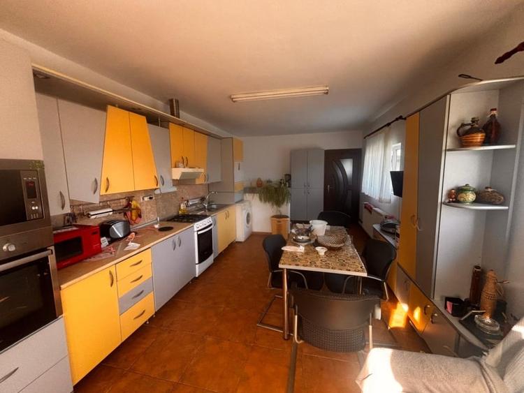 Casă spațioasă cu 3 dormitoare, două terase și două fronturi–15 km de Bistrita - 9