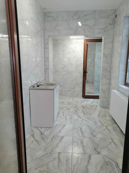 Casa de inchiriat ,3 camere , nemobilata , ultracentral - 2
