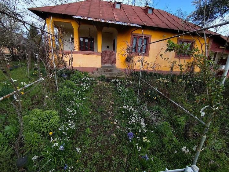 Vand casa cu teren. - 2