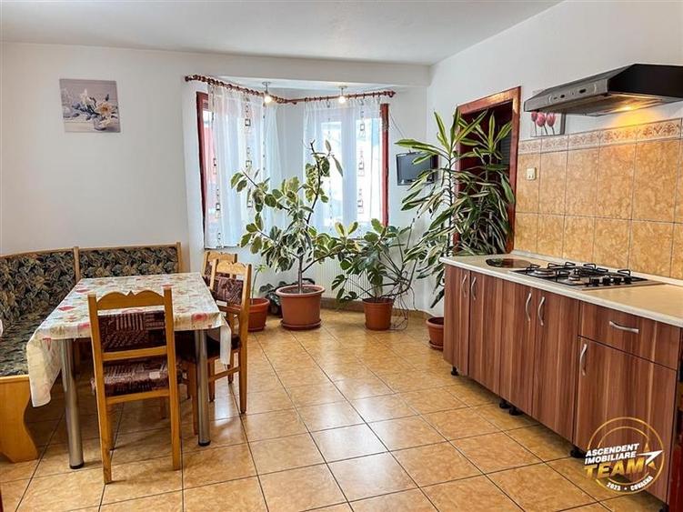 FILM! Pensiune in decor de poveste, loc de istorie si legenda, Moieciu de Jos, B - 49