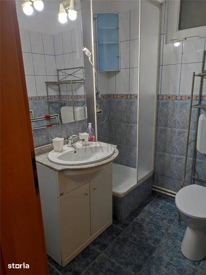 Apartament cu 4 camere decomandat în Lipovei