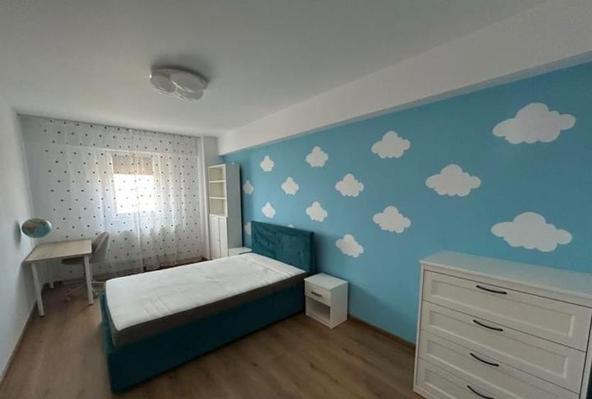 Apartament cu 3 camere semidecomandat, mobilat în Rahova