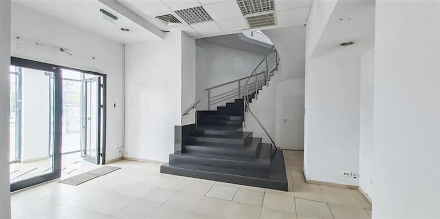 Spatiu Comercial de inchiriat B-dul I.C. Bratianu - parter si mezanin - 3
