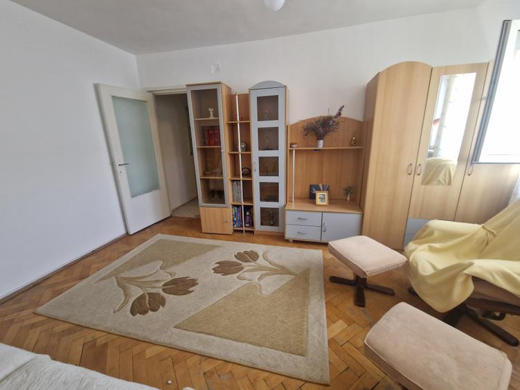 Pe frumoasa strada Platanilor, renumita pentru zona inverzita-zona IOSEFIN-mobil - 1