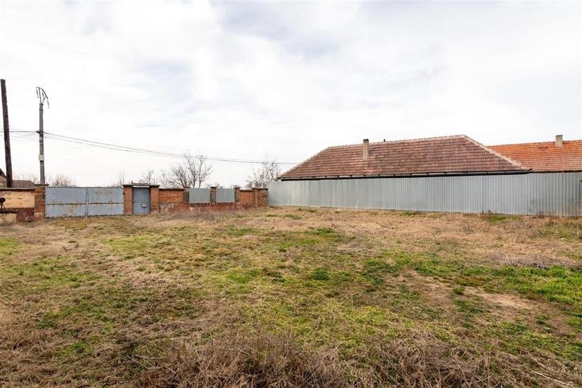 RECO Casa batraneasca cu teren generos in Girisu de Cris - 2