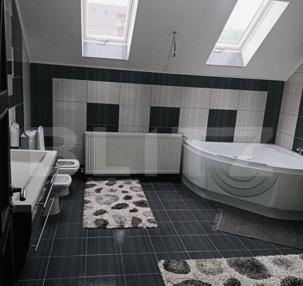 Casa individuala cu 5 camere, 240 mp, 12,8 ari teren, zona - 3