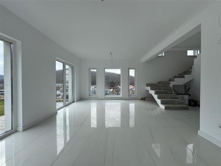 Casa Individuala,Finisata,situata in Floresti ! - 1