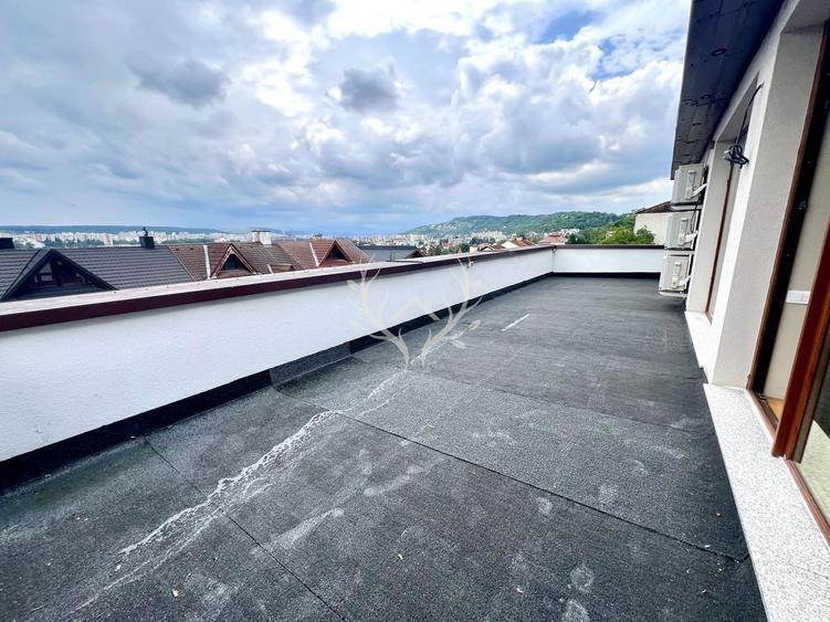 Casă individuală cu 10 camere cu Canalizare în Grigorescu