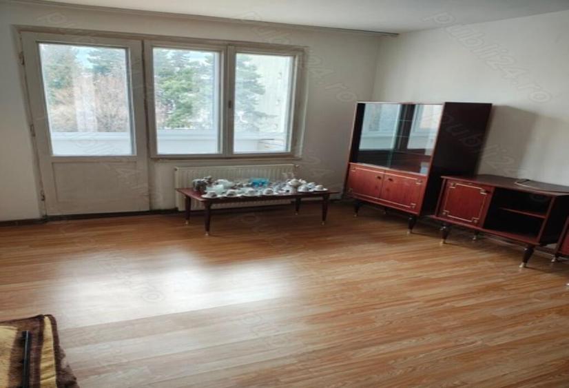 Apartament 4 camere, decomandat - zona Tractorul - 2